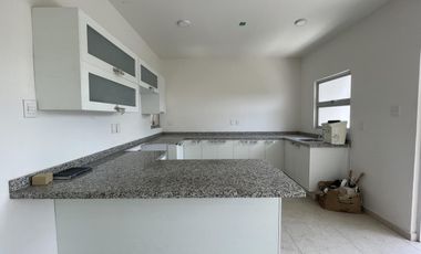 VISTALTA RESIDENCIAL, Casa en VENTA con ROOF GARDEN y estancia de TV, con seguridad, en Boca del Rio