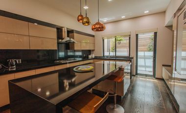 A Pie de Campo Espectacular Casa totalmente Amueblada - Bosque Real