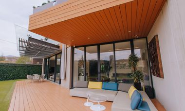 A Pie de Campo Espectacular Casa totalmente Amueblada - Bosque Real