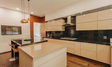 A Pie de Campo Espectacular Casa totalmente Amueblada - Bosque Real