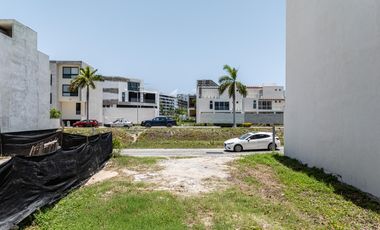 Terreno en Venta frente a parque en Laguna 1, Puerto Cancún