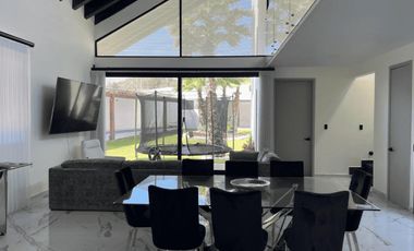 Casa en venta en Atlixco con alberca cerca del Zocalo de Atlixco