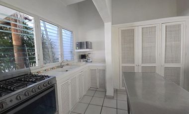 Casa a pie de lago de TEQUESQUITENGO, Morelos.