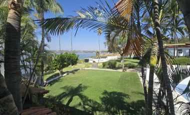 Casa a pie de lago de TEQUESQUITENGO, Morelos.