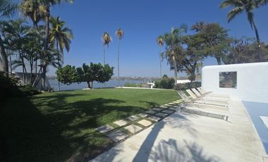 Casa a pie de lago de TEQUESQUITENGO, Morelos.