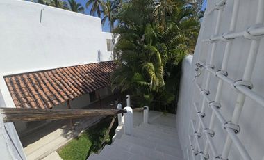 Casa a pie de lago de TEQUESQUITENGO, Morelos.