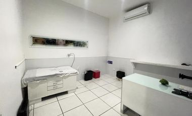 Edificio Comercial, Clínica en Del Carmen, Aguascalientes.