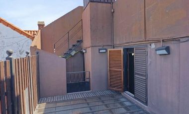 Casa con Departamento en venta en Merlo Sur