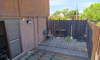 Casa con Departamento en venta en Merlo Sur