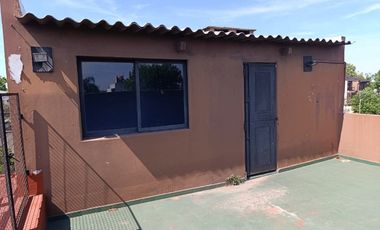 Casa con Departamento en venta en Merlo Sur