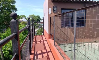 Casa con Departamento en venta en Merlo Sur