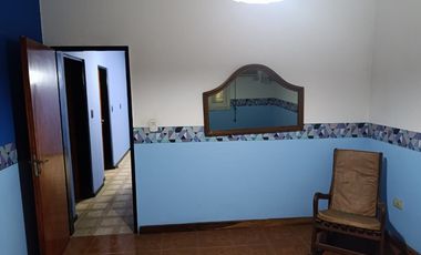 Casa con Departamento en venta en Merlo Sur