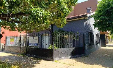 Casa con Departamento en venta en Merlo Sur