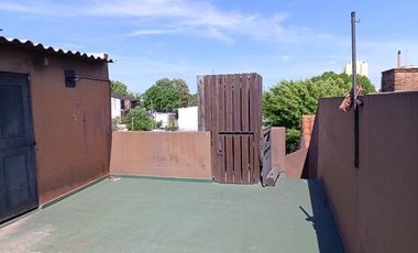 Casa con Departamento en venta en Merlo Sur