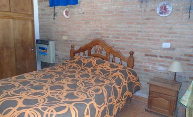00078 CABAÑA PARA 6 PERSONAS CON AMPLIO PARQUE AL FRENTE DEL RIO PANAHOLMA