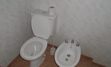 00078 CABAÑA PARA 6 PERSONAS CON AMPLIO PARQUE AL FRENTE DEL RIO PANAHOLMA