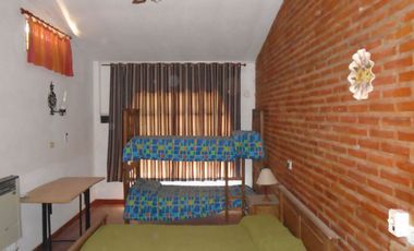 00078 CABAÑA PARA 6 PERSONAS CON AMPLIO PARQUE AL FRENTE DEL RIO PANAHOLMA