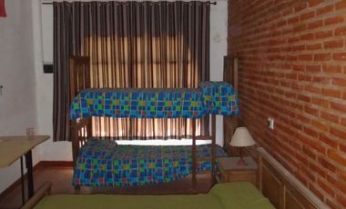 00078 CABAÑA PARA 6 PERSONAS CON AMPLIO PARQUE AL FRENTE DEL RIO PANAHOLMA