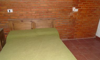 00078 CABAÑA PARA 6 PERSONAS CON AMPLIO PARQUE AL FRENTE DEL RIO PANAHOLMA