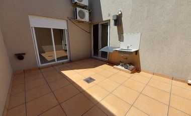 Departamento Tipo Casa en alquiler en Lanus Oeste