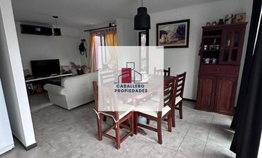 Departamento en venta c/ cochera en Los Perales