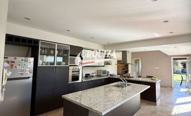 Casa en venta c/ cochera en Haedo