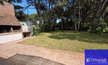 Casa en venta c/ cochera en Nueva Atlantis