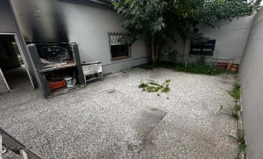 Casa en venta c/ cochera en Constitución