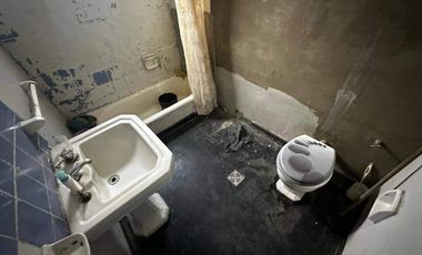 Casa en venta c/ cochera en Constitución