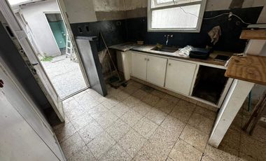 Casa en venta c/ cochera en Constitución