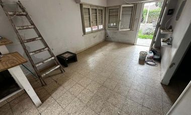 Casa en venta c/ cochera en Constitución