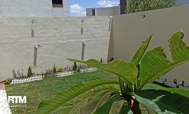 Se vende casa muy cerca de club de golf la loma (lomas del tec)