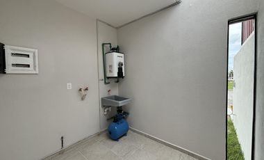 LOMAS DEL DORADO, Casa en VENTA con estudio en planta baja y 3 recamaras con baño