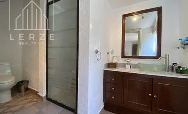 Casa en Bosques de las Lomas con Oficina Independiente P