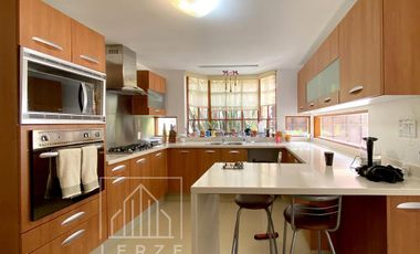 Casa en Bosques de las Lomas con Oficina Independiente P