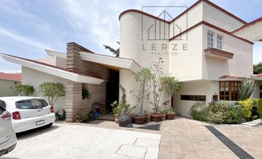 Casa en Bosques de las Lomas con Oficina Independiente P