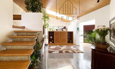 Casa en Bosques de las Lomas con Oficina Independiente P