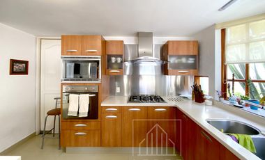 Casa en Bosques de las Lomas con Oficina Independiente P