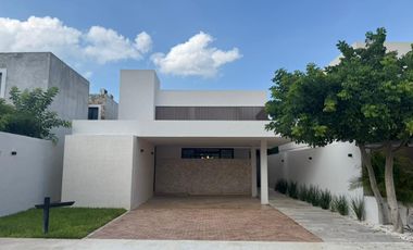 Casa de 4 recámaras en venta dentro de privada Nortemérida