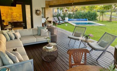 Casa con recamara en planta baja en el Fraccionamiento Paraíso Country Club