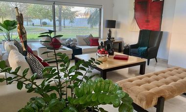 Casa con recamara en planta baja en el Fraccionamiento Paraíso Country Club