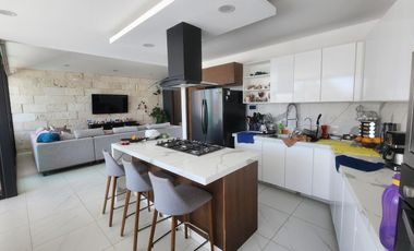 Casa en  Venta en Altozano, Fraccionamiento privado