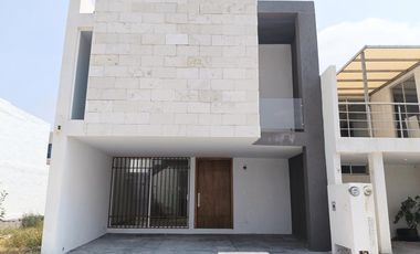 Casa venta en Fraccionamiento Residencial Punta del Cielo en Aguascalientes.