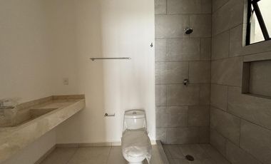 LOMAS DEL DORADO, Casa en VENTA con recámara en PLANTA BAJA, área de TV y estudio, (IV)