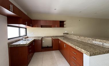 LOMAS DEL DORADO, Casa en VENTA con recámara en PLANTA BAJA, área de TV y estudio, (IV)