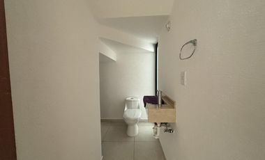 LOMAS DEL DORADO, Casa en VENTA con recámara en PLANTA BAJA, área de TV y estudio, (IV)