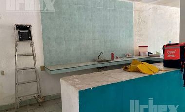 SE VENDE LOCAL COMERCIAL DE 2 PISOS FRENTE A SUPER AKI DE LA RIA, CAMPECHE