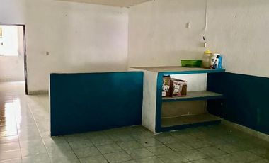 SE VENDE LOCAL COMERCIAL DE 2 PISOS FRENTE A SUPER AKI DE LA RIA, CAMPECHE