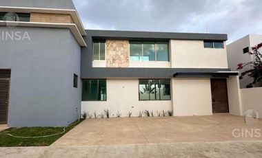 EXCELENTE RESIDENCIA EN VENTA DE 4 HABITACIONES UBICADA AL NORTE DE MERIDA EN SAN DIEGO CUTZ