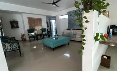 Amplia casa de 6 recámaras con alberca en venta en Benito Juarez Nte, Mérida